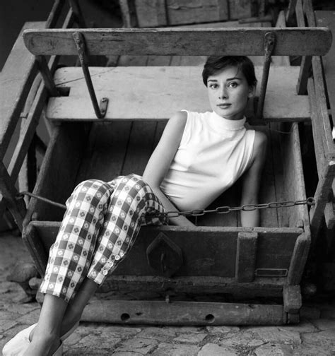 Audrey Hepburn Vì Tinh Tú Sáng Mãi Trong Làng Thời Trang Thế Giới