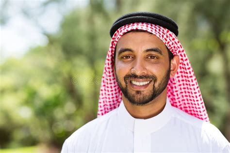 Arabischer Mann Der Kopfschmerzen Hat Stockfoto Bild Von Gesicht Bahrein 24085956