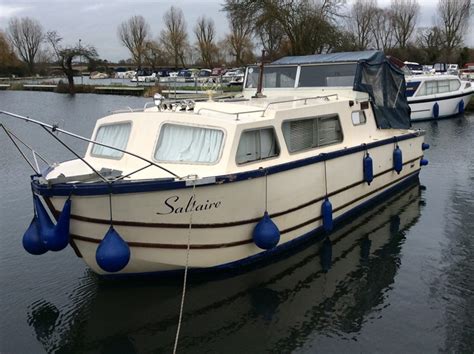 Would you like to buy a second hand sailboat or powerboat? Dawncraft 25 widebeam Boat for Sale, "Saltaire" at Jones ...