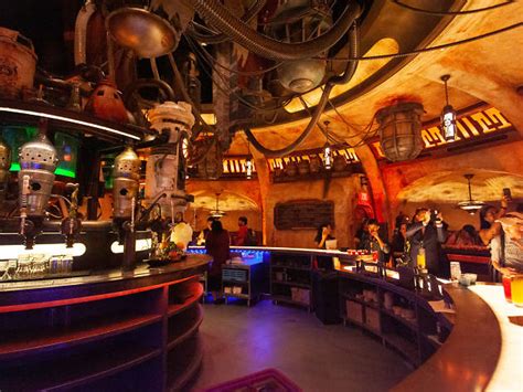 Disneylands Star Wars Galaxys Edge Has A Boozy Bar Heres A Peek