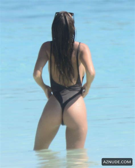 Emily Ratajkowski Topless Enjoying The Ocean With Her Friends On