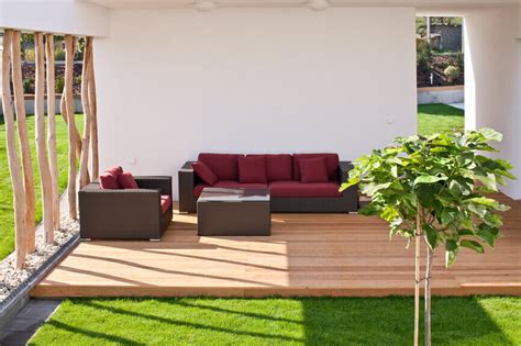 Maybe you would like to learn more about one of these? Tranquil Grassed-In Courtyard in the Middle of a Modern ...