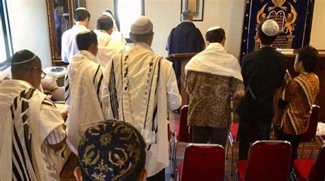 Sehari Bersama Yahudi Ortodoks Di Sinagoge Tersembunyi Di Sudut Jakarta