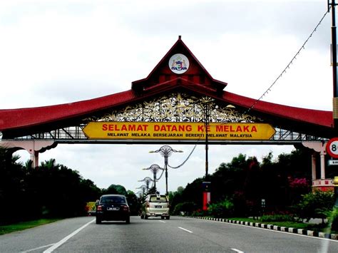 Berikut merupakan senarai lengkap duit syiling malaysia daripada zaman sebelum merdeka sehinggalah yang terkini. Kabinet Dapur Terus Dari Kilang: MELAKA PUNYE KABINET DAPUR