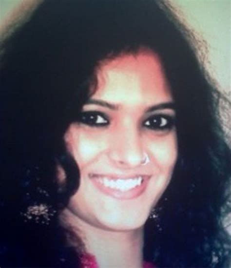 انتحار الفنانة الهندية شيخا جوشي في حمام شقة صديقتها صور