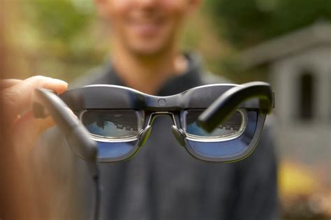 Smart Glasses Allow Deaf People To See Real Time Conversation Captions