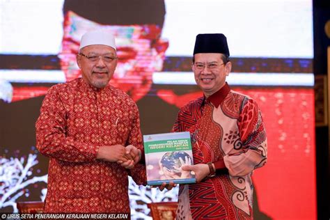 Semenjak tahun 1990, beliau telah memegang tampuk kepimpinan sebagai menteri besar kelantan. MAJLIS AMANAT MENTERI BESAR DAN PERHIMPUNAN PENJAWAT AWAM ...
