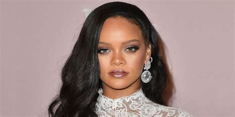 Robin rihanna fenty, known by her stage name rihanna is known for her distinctive and versatile voice and for her fashionable appearance. Rihanna Net Worth 2020 - Victor Mochere