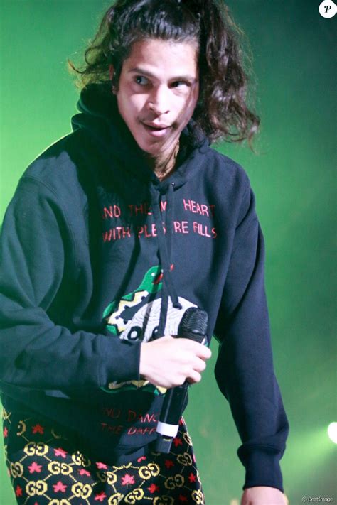 Moha il croit vivre dans un vilain cauchemar c'est sur. Moha La Squale en concert pendant le festival 'Les ...