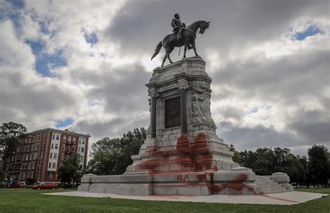 Statue Of Confederate General Robert E Lee Vandalized In