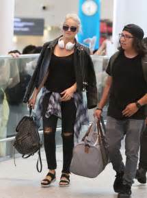 Debby Ryan In Eipped Jeans At Pearson Airport 04 Gotceleb