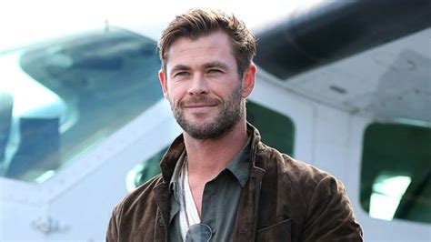 It S All Gonna Come Off Chris Hemsworth Reveals He Wanted The Naked