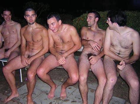 Mis Morbos Tus Morbos Hombres Desnudos En Grupo