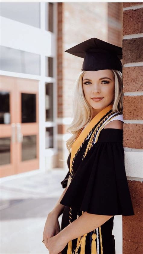 30 Gorgeous Graduation Picture Ideas For Photography Wagepon Ideas