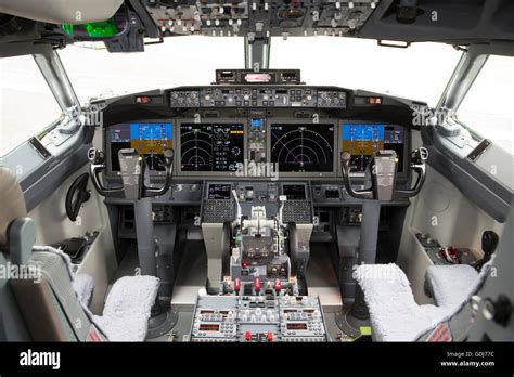 Flight Deck Of The New Boeing 737 Max Stock Photo Alamy