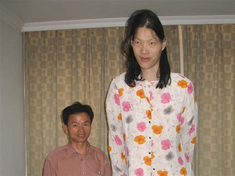 Worlds Tallest Woman 39 Dies In China Cbs News