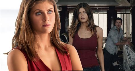Alexandra Daddario Facts 10 Things To Know About The Actress