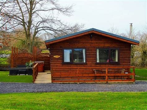 All of our log cabins have its own very private hot tub where you can relax and unwind after an enjoyable day visiting the numerous attraction north wales has to offer. Log Cabins With Hot Tubs In North Wales | Llannerch ...