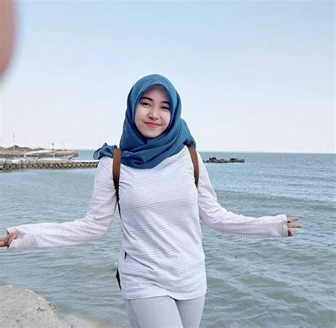 Mahasiswi Hijaber Cantik Kekinian Hijab Single