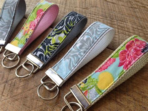 Where can you go to get a car key copied? Fabric Key Chain Tutorial | Sewing for beginners diy, Key ...