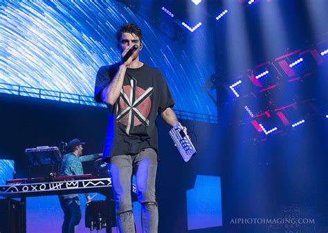 Review Chainsmokers Memories Do Not Open Tour Creative Media