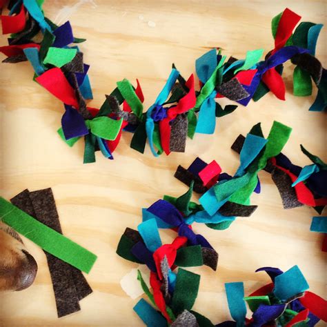 Make A Diy Festive Felt Garland For The Holidays Barley And Birch