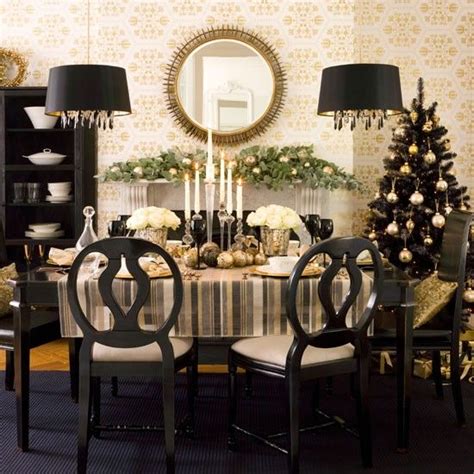 36 Super Elegant Black And Gold Christmas Décor Ideas Digsdigs