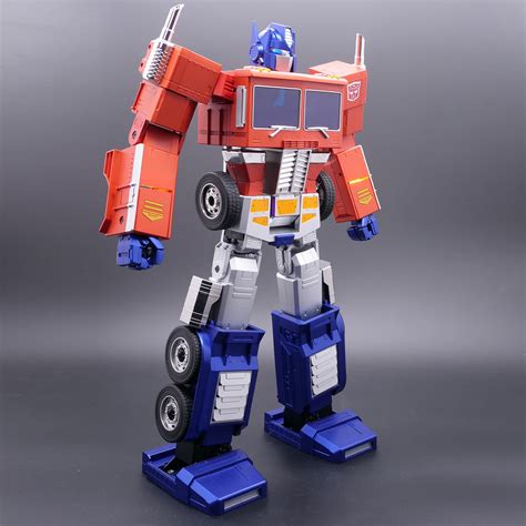 Optimus Prime Programmable Robot Debuts At Hasbro From Robosen Hiswai