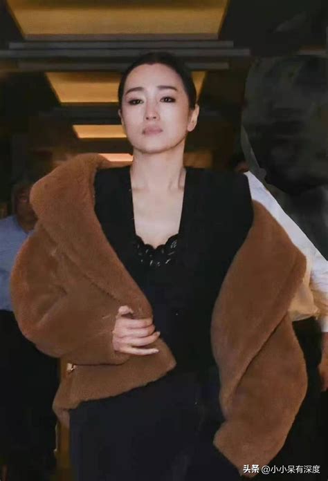 Gong Li And Her 74 Year Old Husband Cuddle Sweetly With Their Fingers Intertwined Her Husband