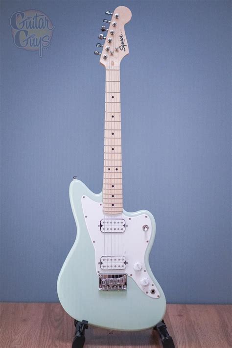 Part of the unique sound of jaguars and jazzmasters is the length of string behind the bridge. Squier MINI JAZZMASTER HH (Surf Green) - Guitar Guys