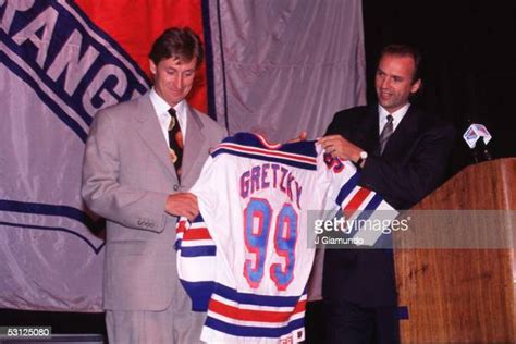 Gretzky Jersey Photos And Premium High Res Pictures Getty Images