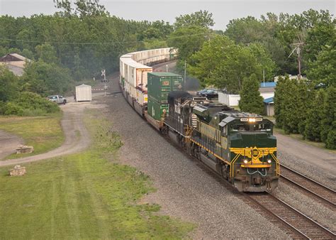 Ns 1068 Leading Ns 25t Danbury Oh On A Partly Cloudy Even Flickr