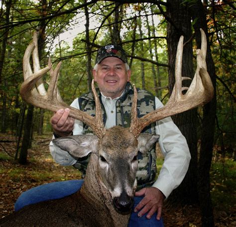 Presidential Class Hunting At Michigan Trophy Whitetail Hunts Large