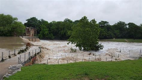 New Braunfels Closes Comal River Waits For Water To
