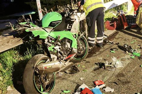 Junger Biker Stirbt Bei Horror Unfall In Bayern Maschine Schlittert In Zwei Kleine Mädchen