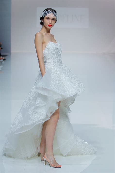 Abiti da cerimonia per cani. Abiti da sposa corti, dai modelli anni '50 alle linee ...