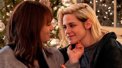 Happiest Season Es La Película Lésbica Que Mereces Ver Estas Navidades • Lesbicanarias