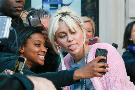 Miley Cyrus With Her Fans Out In Nyc 08 Gotceleb