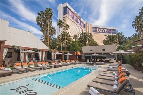 best las vegas pool parties 2021 guide to vegas dayclubs this summer thrillist pool party las