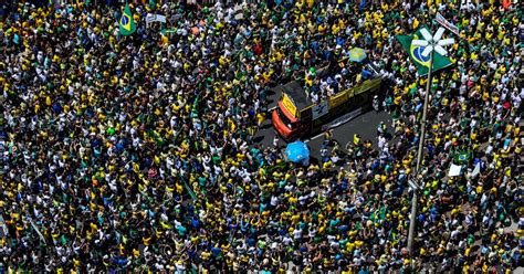 Br Sil Million De Manifestants Dans La Rue Contre Dilma Rousseff