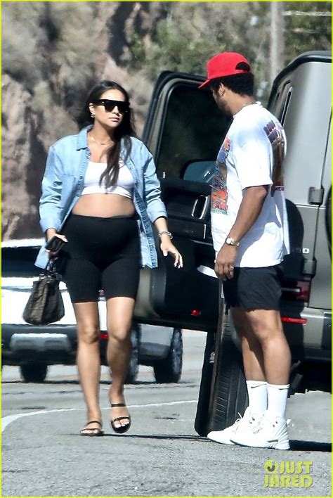 Pregnant Shay Mitchell Wears A Crop Top For A Weekend Bbq Photo 4340323 Pregnant Celebrities