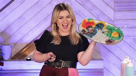 watch the kelly clarkson show official website highlight kelly clarkson tries pancake art for