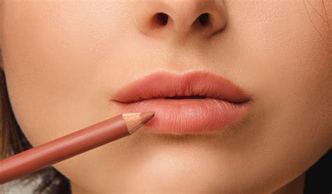 How To Apply Lipstick Without Lip Liner