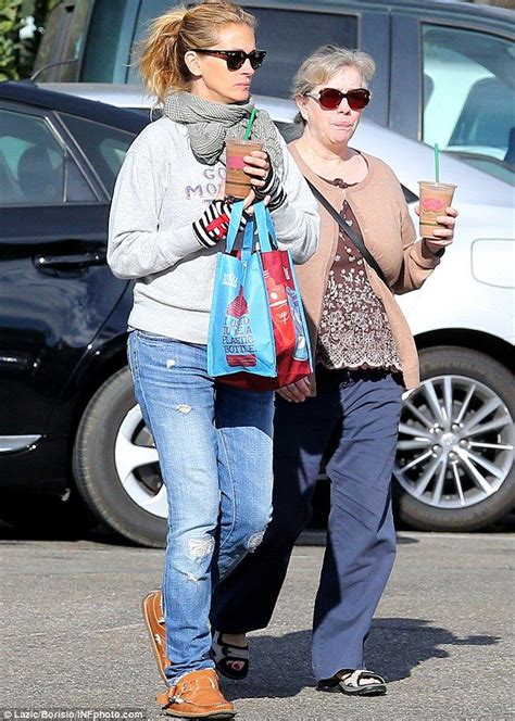 Julia Roberts Looks Fresh Faced As She Grabs Smoothie With Her Mother