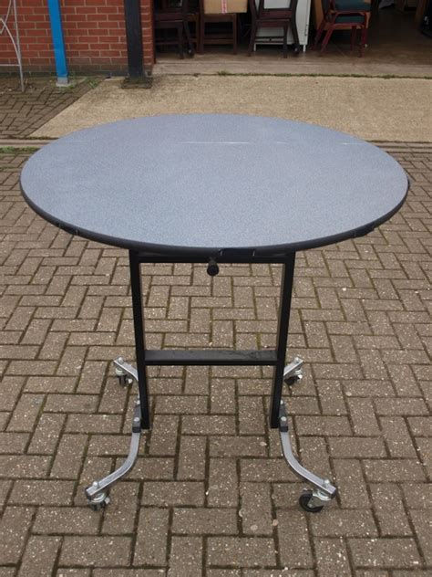Secondhand Chairs And Tables Round Tables With Folding Legs 5x Sico