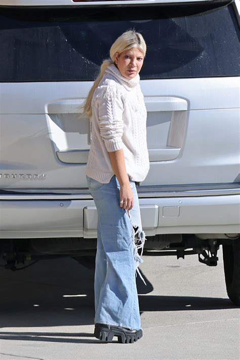 Tori Spelling Looks Sad As Shes Seen Moving Truck Load Of Boxes Into