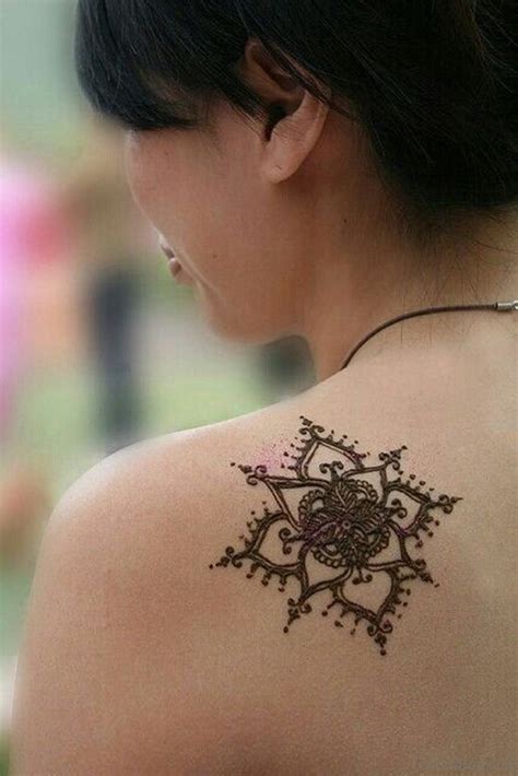 Back, back tattoo, henna, henna back tattoo, henna ideas, henna inspiration, henna tattoo. 45 Lovely Henna Tattoo On Shoulder