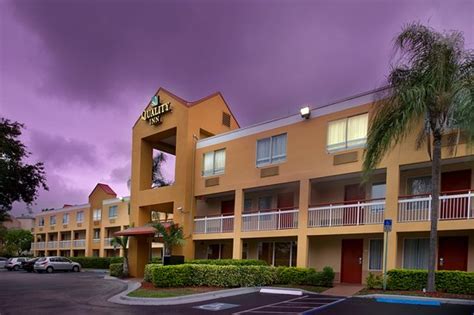 The property features an outdoor swimming pool and a free morning meal. Quality Inn Miami Airport desde $1,788 (Florida ...