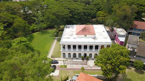 Francis light sebenarnya tidak menemui pulau pinang tetapi mengambil pulau pinang dari kesultanan kedah. PUDIN TTG: Penang's 1st Mansion & Kubur Francis Light