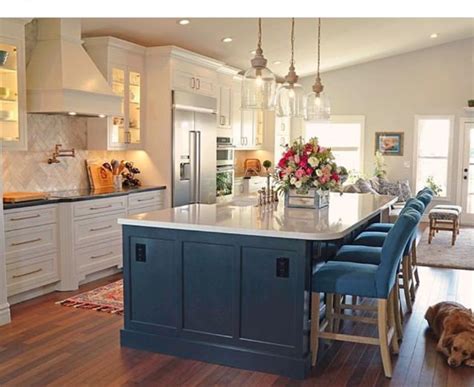 City dwellers who have been storing sweaters in their stoves à la carrie. 50+ Trendy Two Toned Kitchen Cabinets Design Ideas For ...